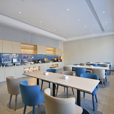 Jinjiang Hotel (Xinxiang Yanjin West Street Triangle Park)