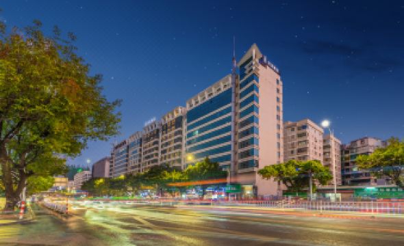 Elong Hotel (Zhaoqing Qixingyan Archway Plaza)