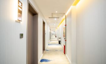 Zhumadian Huaqing Business Hotel