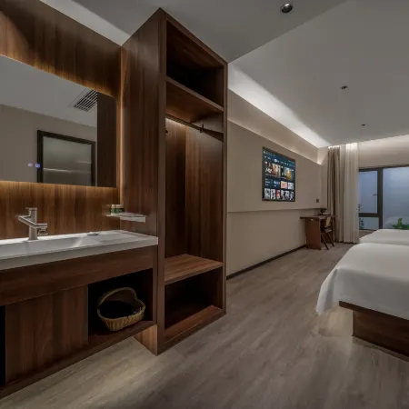 Lanting Yueyunxi Design Hotel (Chongqing Lianglukou Subway Station Branch) Отели рядом с достопримечательностью «Стадион «Датяньвань»»