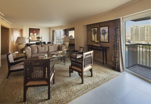 [나일강 야경이 보이는 소피텔 카이로 엘 제지라 외관]