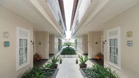 SOLTERRA SEMINYAK Boutique Hotel & Spa Powered by Archipelago Отели рядом с достопримечательностью «Villa Ombak Biru»