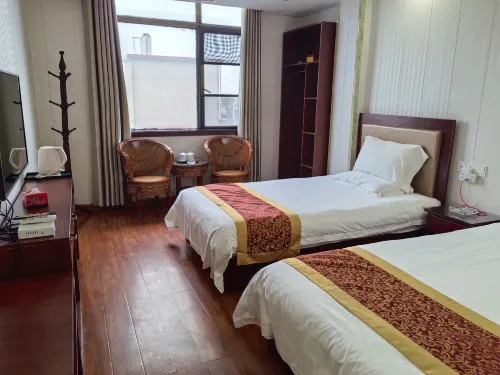Luoshan Zhoudang Holiday Hotel