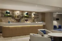 Kingston Marriott Hotel - bar