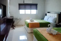 RedDoorz @ Joyce Palace Antique Hotels in Antique