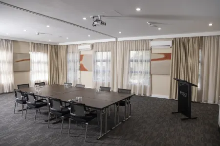 Rydges Kalgoorlie, an EVT hotel Отели в г. Калгурли