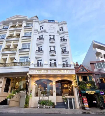 Khách sạn Tulip 3 Các khách sạn gần Đồi chè Cầu Đất