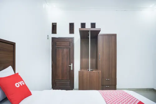 Hotel O Kanajiwa Guesthouse 2 Hotels in Pesawahan