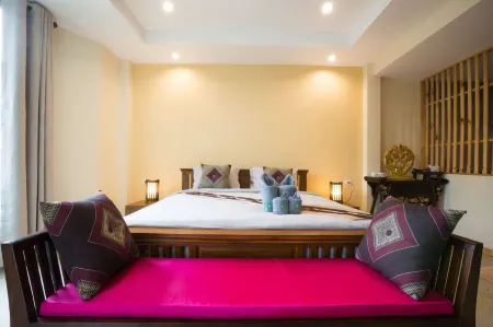 SRI ANAN PURA HOTEL Отели рядом с достопримечательностью «Ват Пратхат Дой Сутхеп»