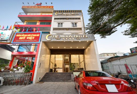 더 문 3 호텔의 침대와 인테리어