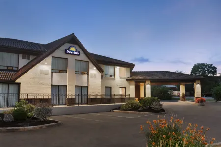 Days Inn by Wyndham Miramichi NB Отели рядом с достопримечательностью «Квин Элизабет Парк»