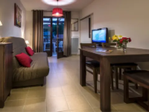 Vacancéole - Résidence le Clos du Rocher Hotels in Les Eyzies-De-Tayac-Sireuil
