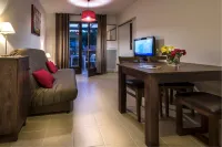 Vacancéole - Résidence le Clos du Rocher Hotel di Les Eyzies-De-Tayac-Sireuil