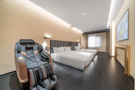 Overlooking the sea, the mansion's courtyard Отели рядом с достопримечательностью «Linhai Gymnasium»