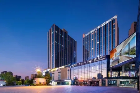 Smart·Smart Sky Hotel (Zigong Huashang International City) Отели рядом с достопримечательностью «Zigong Colored Lantern Park»