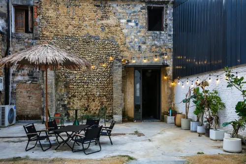 Dengba Chinese Inn (Anji Xiaofeng)