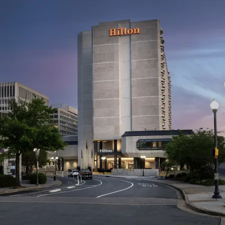 Hilton Arlington National Landing Отели рядом с достопримечательностью «Арлингтон-хаус»