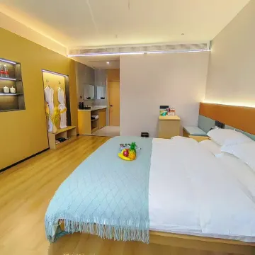 Lan Feng Hotel (Weining Caohai Convention and Exhibition Center)