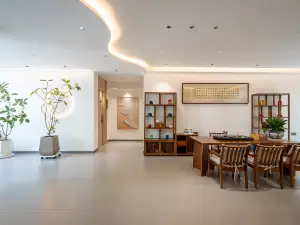 花築·欒川觀山月民宿（老君山中靈索道店）