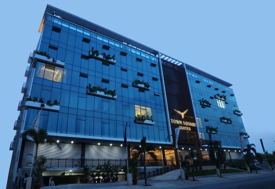 Town Square Suites