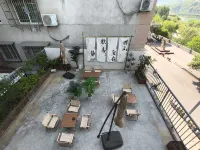 攬山小築民宿 鄰近石泉縣非物質文化遺產展覽廳的酒店