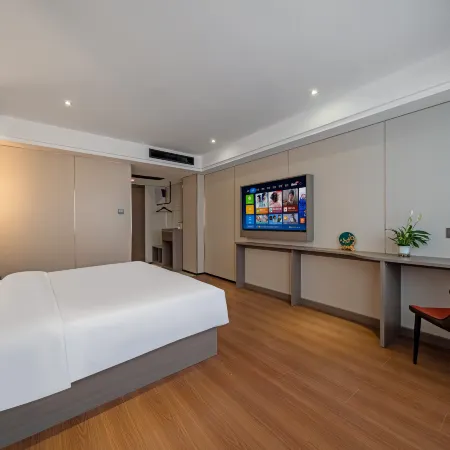 Tonglu Fuchunjiang Berner Hotel (Tonglu Central Plaza Store)