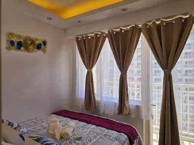 Hannah's Crib at Shore Residences with Balcony and Pool View