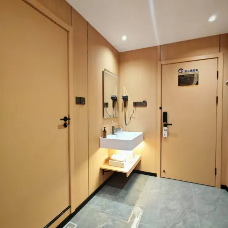 LANZE HOTEL