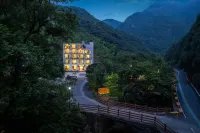 Tonglu | Four Seasons in the Mountains and Wilderness | Travel Secrets | Designer Vacation Villas Hotels in Bai Yunyuan Resort