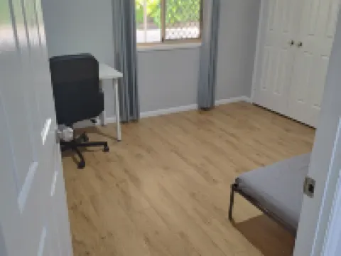 Coopers Plains Home Stay (15m train to CBD) Hotels in Brisbane