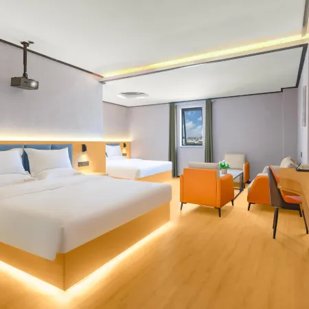 Unitour Hotel (Xingyi Jushan Square Wanfenglin Airport)