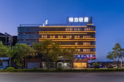 Yifengguojigongyu Hotels near Double Stream Moon