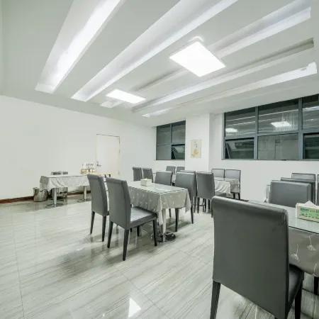 Guangzhou Jiulong Hotel (Qinglong South Street)
