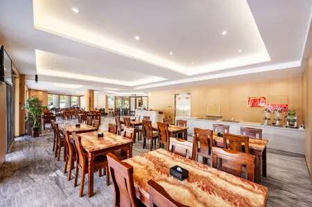 Xinhua International Hotel Отели рядом с достопримечательностью «Zhongwei Drum Tower»