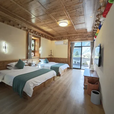 Heisha Zangmi Homestay (Zhonglu Tibetan Village)