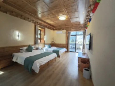 Heisha Zangmi Homestay (Zhonglu Tibetan Village)