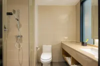 City Comfort Inn Hotel (Wuzhou High-speed Railway South Station Canghai Park)