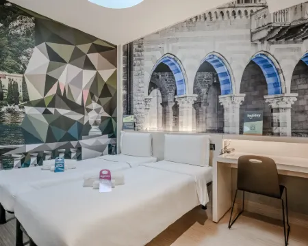 ホティデイ コモ パオリ コモのホテル