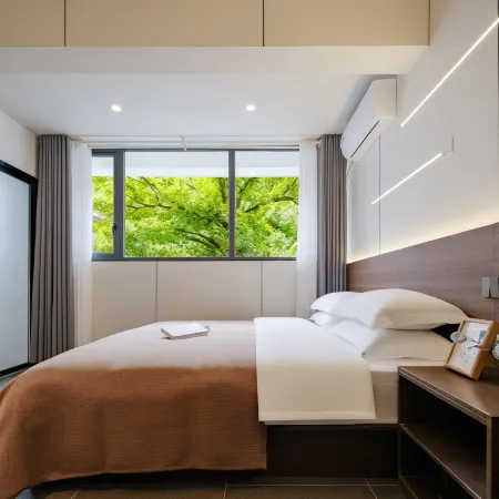 Baiyi Audio-Visual Hotel (Guilin High-Speed Railway North Station)