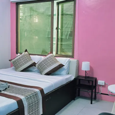 RedDoorz Premium @ RNJ Hotel