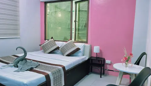 RedDoorz Premium @ RNJ Hotel