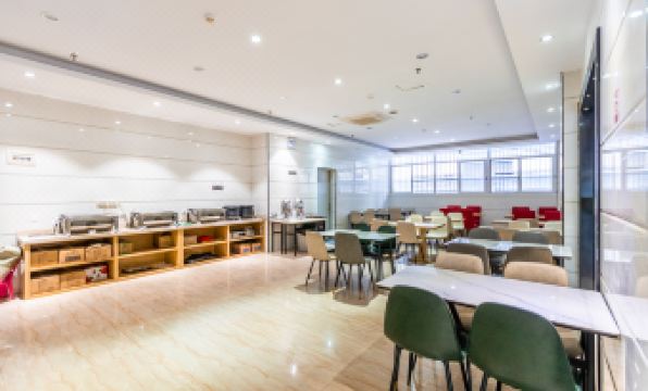 Jinyu Hotel (Shantou High-Speed Railway Station Zhujiang Food Street)