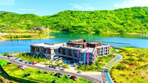 Elegant Young Hotel - Parkplatz