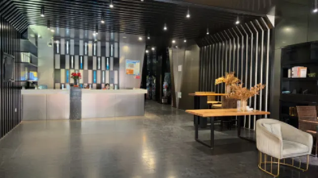 Huaxi Boutique Theme Hotel Hotels near Yanjiang Road Pub Street