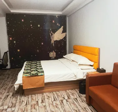 Weishi Zuolin Youshe Fashion Themed Hotel Hotel berhampiran Weishi Xingguo Temple Pagoda