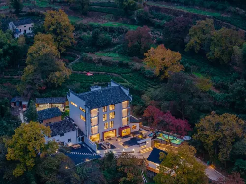 Hongcun Village Tachuan in the Wild · Hot Spring Resort