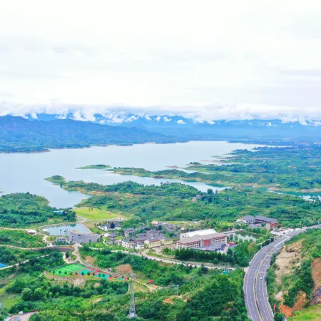 Huaxiangjian Homestay