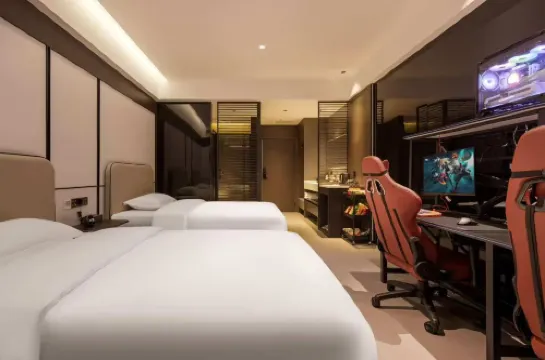 Baobaoxiong Smart E-sports Hotel (Tongren High-speed Railway Station Tourist Passenger Station)