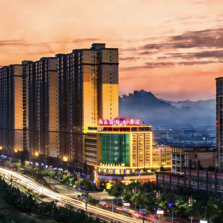 Rongjiang Shangpin International Hotel (Guzhou Dahekou Wharf Branch, Village Super Football Stadium)