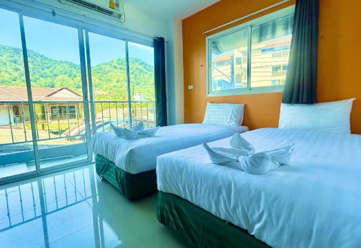 실버 오크스 게스트 하우스